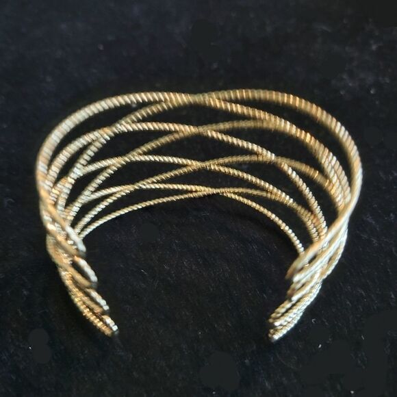 Gold Tone Bracelet NWOT - Picture 3 of 3